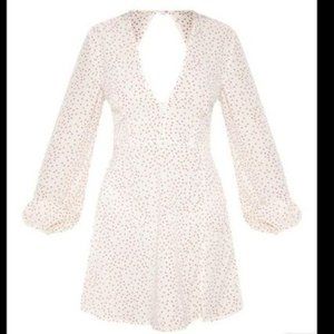 pretty little thing dress cream heart print open back shift dress with slit